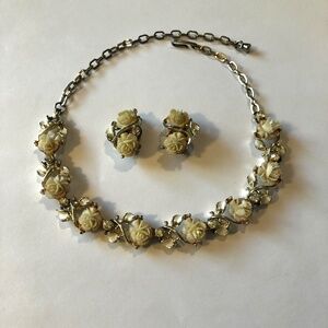 1950s Rose Celluloid Collar Necklace & Earrings